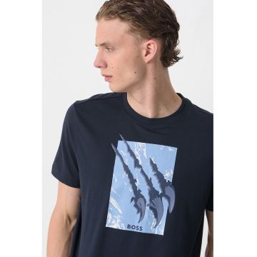 Tricou regular fit cu decolteu la baza gatului si imprimeu grafic