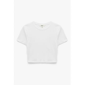 Tricou slim fit cu decolteu la baza gatului