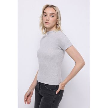Tricou slim fit cu guler
