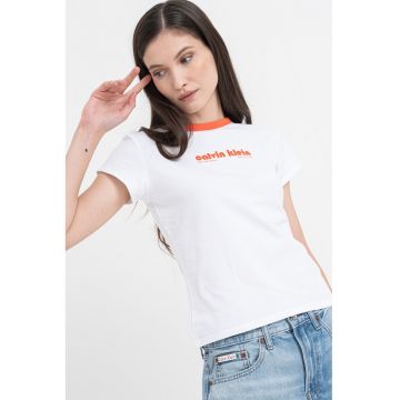 Tricou cu decolteu la baza gatului si imprimeu logo