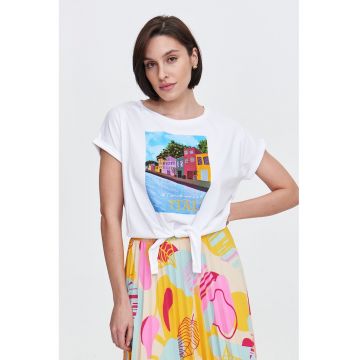 Tricou cu imprimeu grafic si detaliu innodat