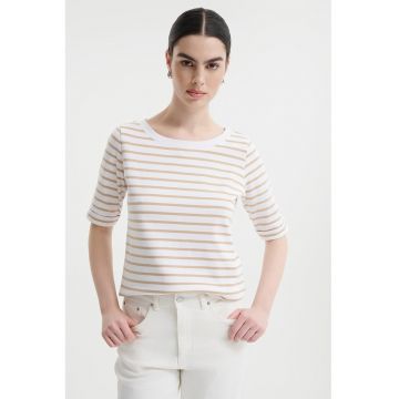 Tricou lejer cu decolteu rotund