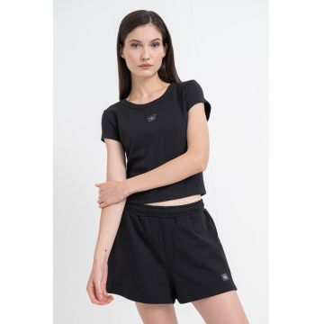 Tricou slim fit cu aplicatie logo discreta