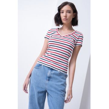 Tricou slim fit cu decolteu in V