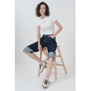 Tricou striat cu decolteu la baza gatului
