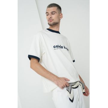 Tricou supradimensionat cu terminatie contrastanta