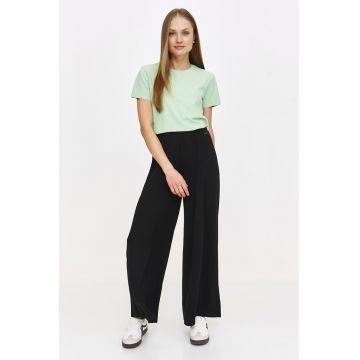 Tricou uni cu decolteu la baza gatului
