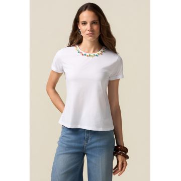 Tricou cu aplicatii din strasuri pe decolteu