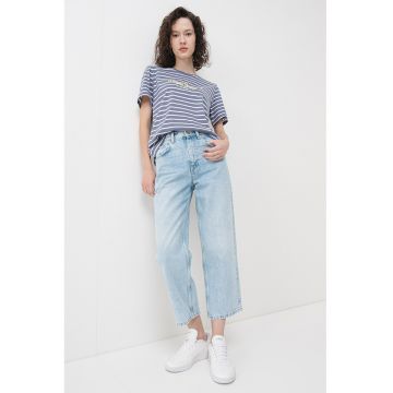 Tricou cu decolteu la baza gatului si dungi