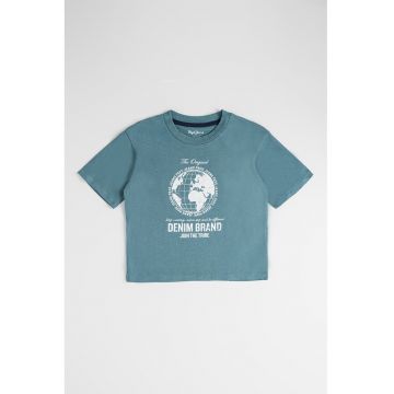 Tricou cu decolteu la baza gatului si imprimeu grafic Medgar