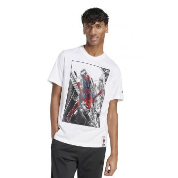Tricou cu decolteu la baza gatului si imprimeu grafic