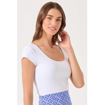 Tricou cu decolteu rotund adanc