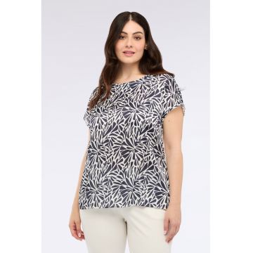 Tricou cu decolteu rotund si model