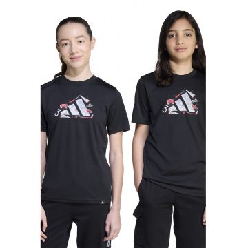 Tricou cu logo si decolteu la baza gatului