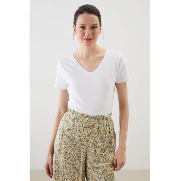 Tricou cu model uni si decolteu in V