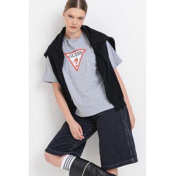 Tricou lejer cu decolteu la baza gatului