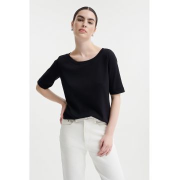 Tricou lejer cu decolteu rotund