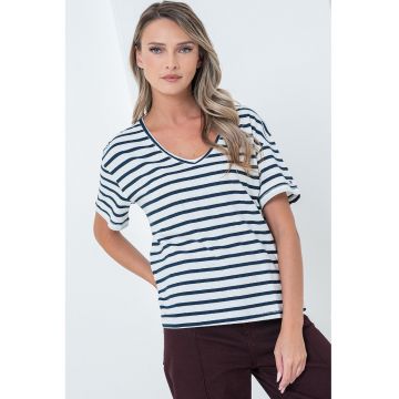 Tricou lejer din amestec de in cu model in dungi si decolteu in V