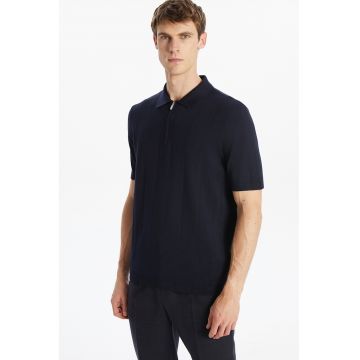 Tricou polo tricotat cu fenta cu fermoar