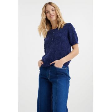 Tricou texturat cu fenta cu nasturi