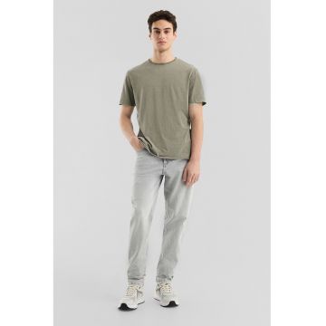 Tricou uni cu decolteu la baza gatului