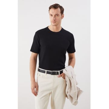 Tricou uni cu decolteu la baza gatului