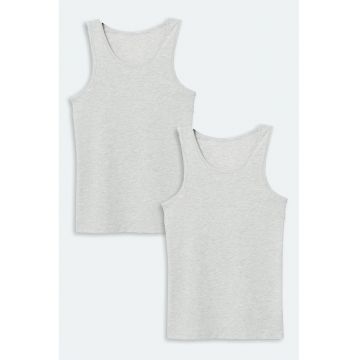 Set de top-uri slim fit cu model uni - 2 piese Set de top-uri slim fit cu model uni - 2 piese