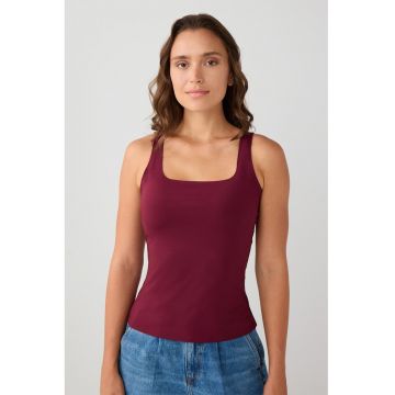 Top slim-fit cu decolteu patrat