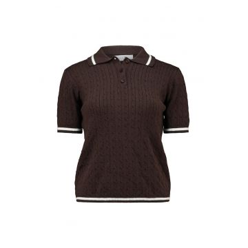 Tricot tricotat cu terminatii contrastante