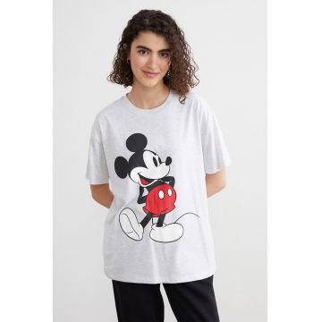 Tricou cu decolteu la baza gatului si desene