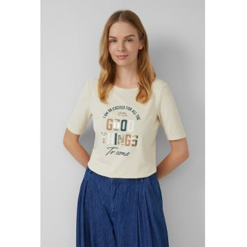 Tricou cu decolteu la baza gatului si design grafic
