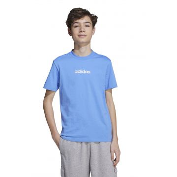 Tricou cu decolteu la baza gatului si logo pe piept