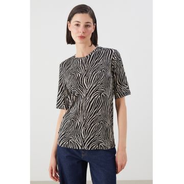 Tricou cu decolteu la baza gatului si model abstract