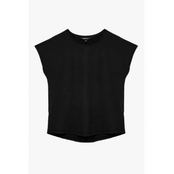 Tricou cu decolteu la baza gatului si model uni