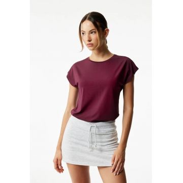 Tricou cu decolteu la baza gatului si model uni