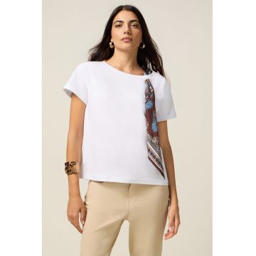 Tricou cu detaliu cu esarfa