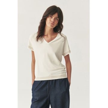 Tricou cu dungi contrastante si decolteu in V