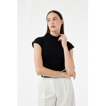 Tricou cu guler scurt
