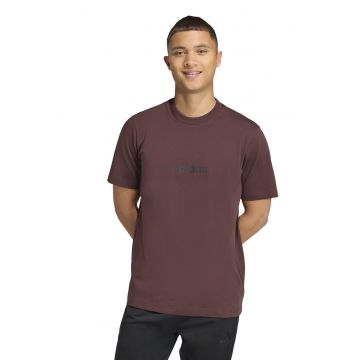 Tricou cu logo pe piept si decolteu la baza gatului