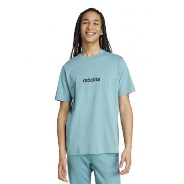 Tricou cu logo pe piept si decolteu la baza gatului