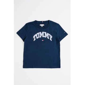 Tricou cu logo si decolteu la baza gatului