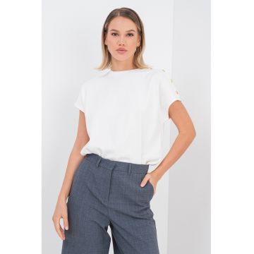Tricou cu nasturi decorativi pe maneci
