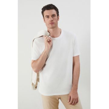 Tricou din amestec de bumbac cu decolteu la baza gatului Tricou din amestec de bumbac cu decolteu la baza gatului