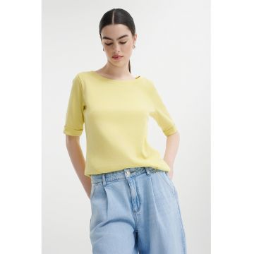 Tricou lejer cu decolteu rotund
