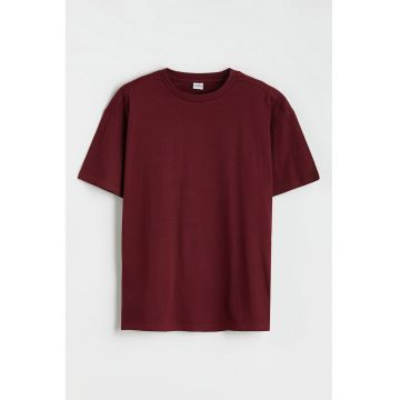 Tricou uni cu decolteu la baza gatului