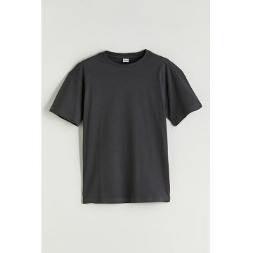 Tricou uni cu decolteu la baza gatului