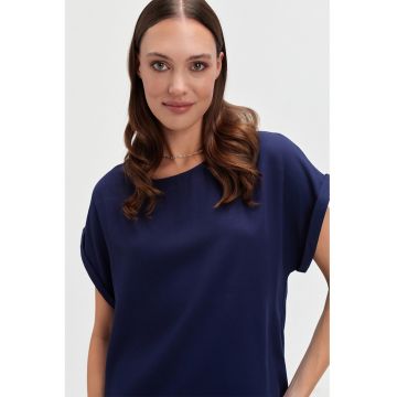 Tricou lejer cu decolteu rotund