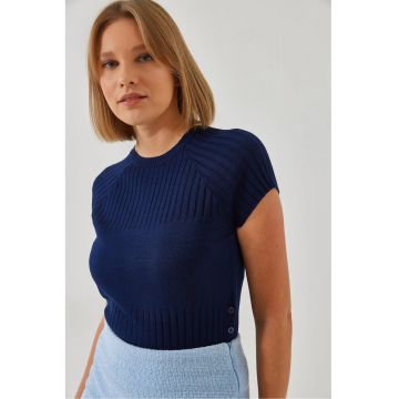 Top tricotat  texturat - inchidere cu nasturi - albastru - acril -