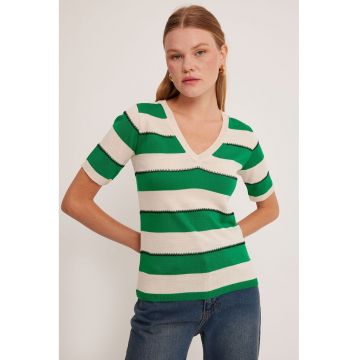 Tricou dama  cu dungi - decolteu in V - mulat - verde alb - tricot din acril