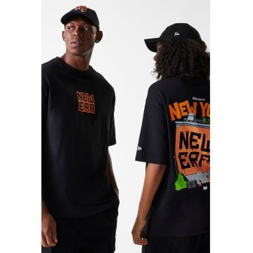 Tricou unisex cu model grafic si decolteu la baza gatului
